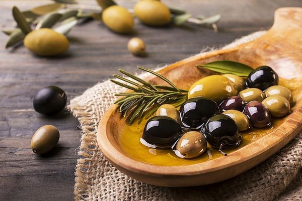 Маслини микс без костилка мариновани