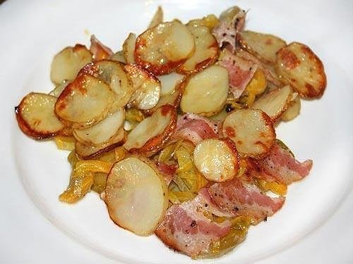 Картофи с шунка и бекон