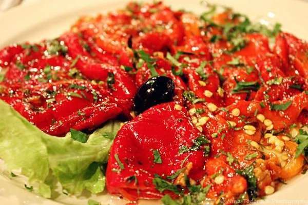 Салата печени чушки с чесън ОЛИНЕЗА